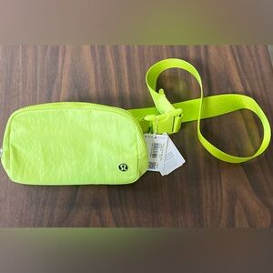 New Lululemon Everywhere Belt Bag in Sour 1 liter